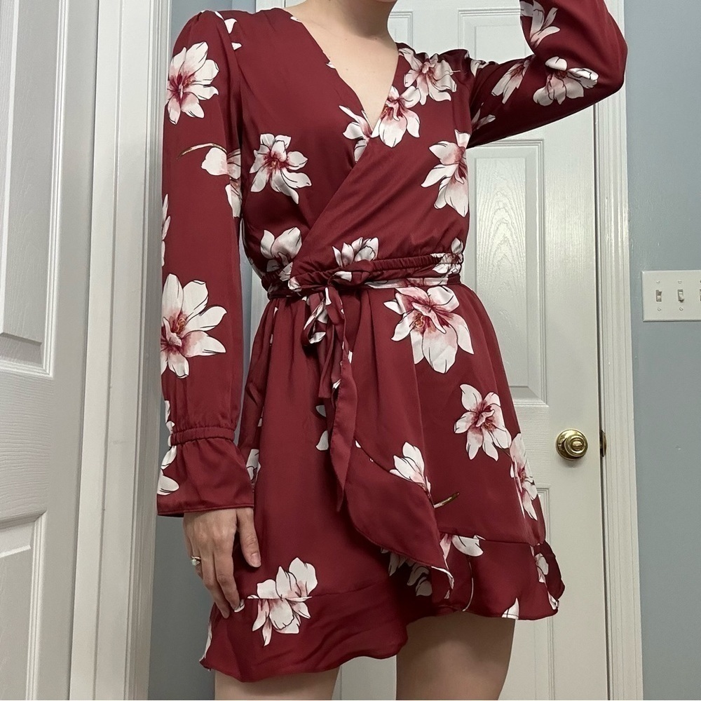 Cupcakes & Cashmere Dress Mini Wrap Floral Red Long Sleeve Wedding Guest Small